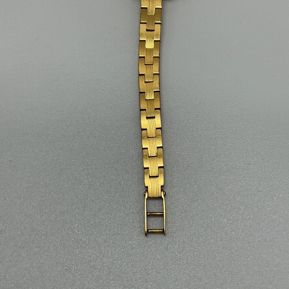 Vintage Luch USSR Womens Watch 16mm Gold Plated Band Manual Wind 16 Jewels 7